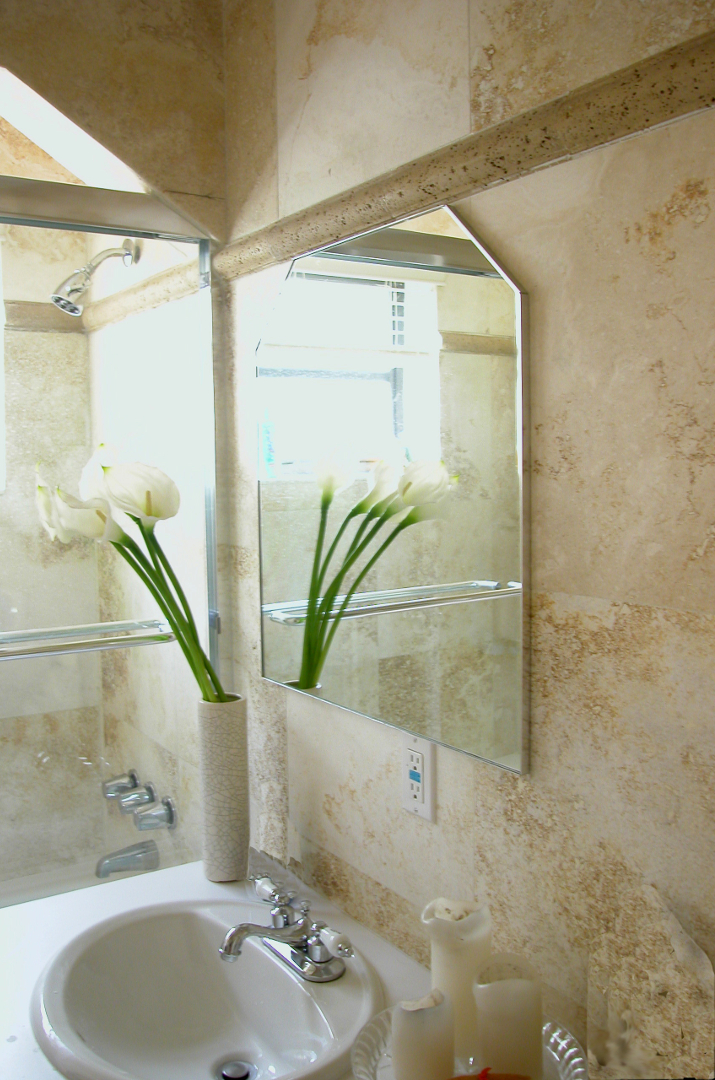 Rivestimento bagno in travertino giallo oro "Nuvolato Gold" - Pietre di Rapolano