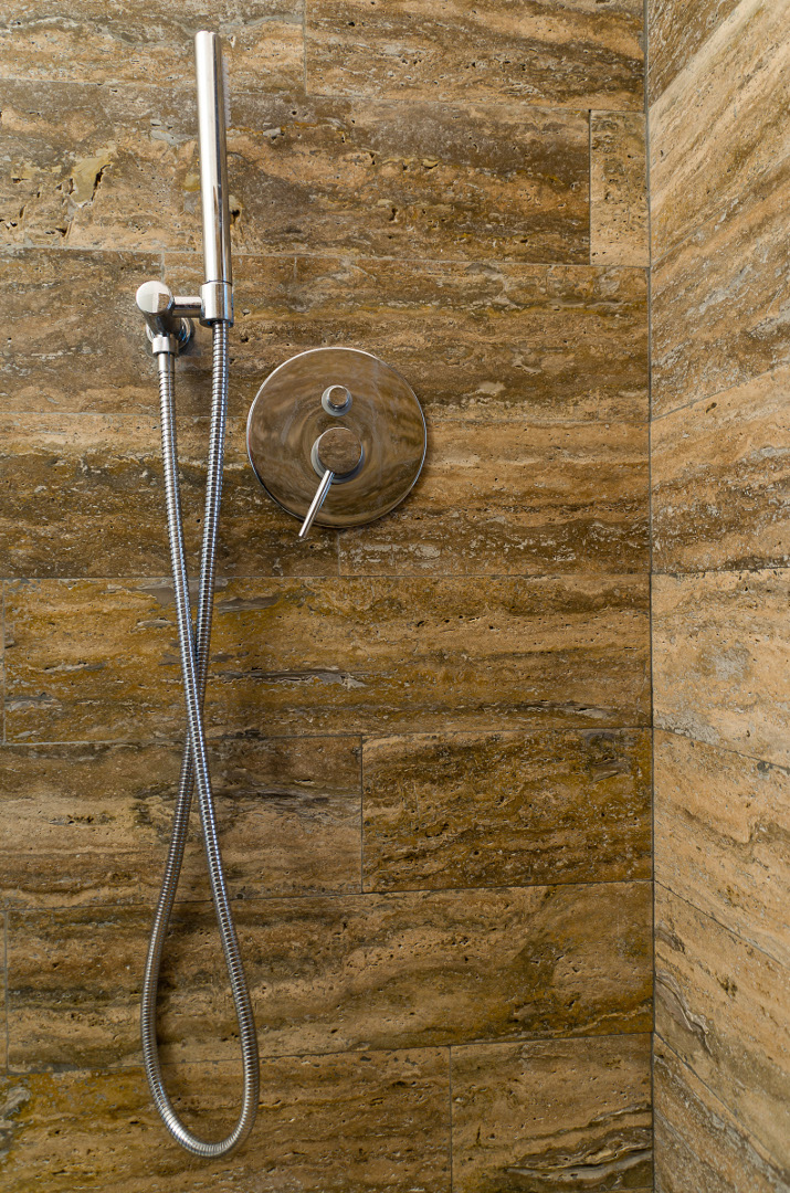 Rivestimento doccia in travertino Elm Stone