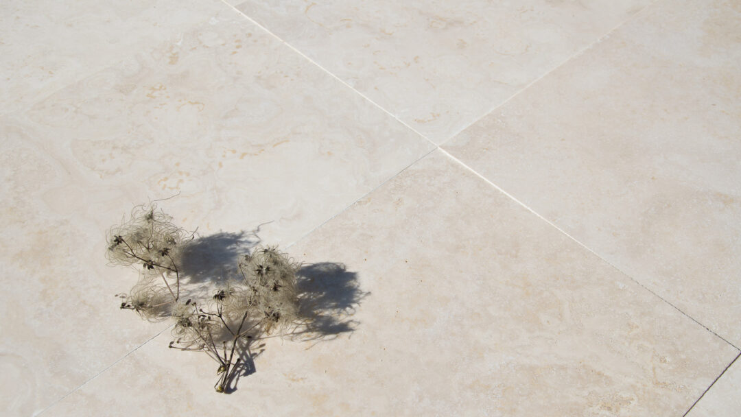 Mattonelle in travertino chiaro per pavimenti