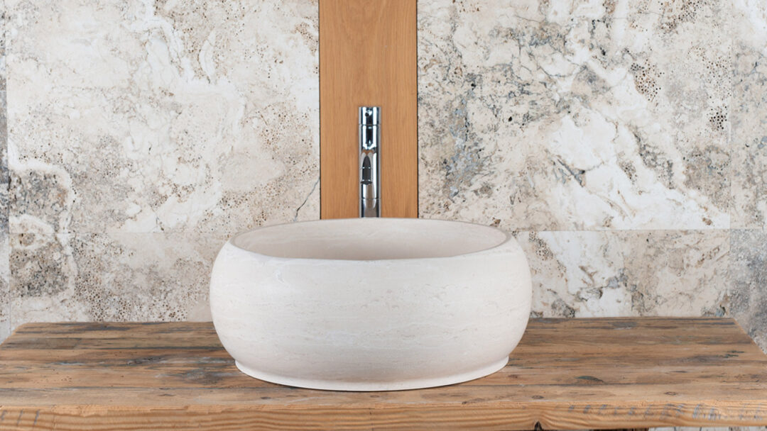 Lavabo rotondo da appoggio in travertino, modello Wheel