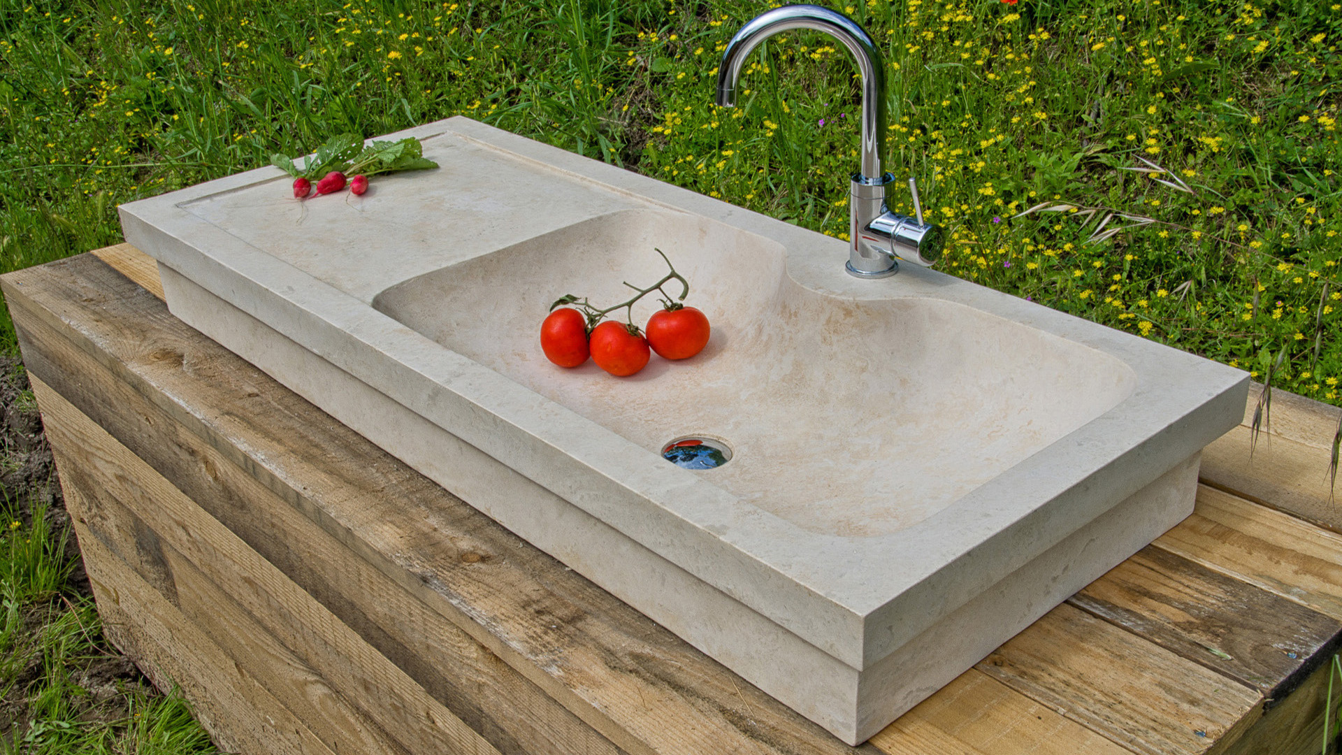 &ldquo;Village&rdquo; travertine sink