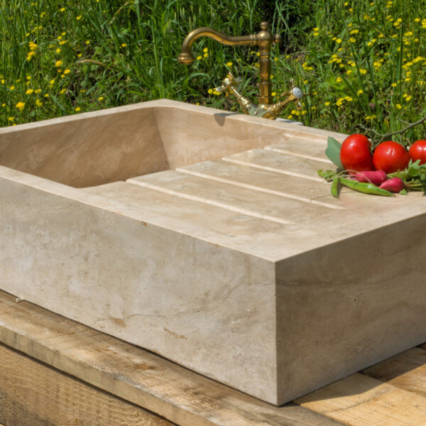 Lavello in travertino “Cubo”