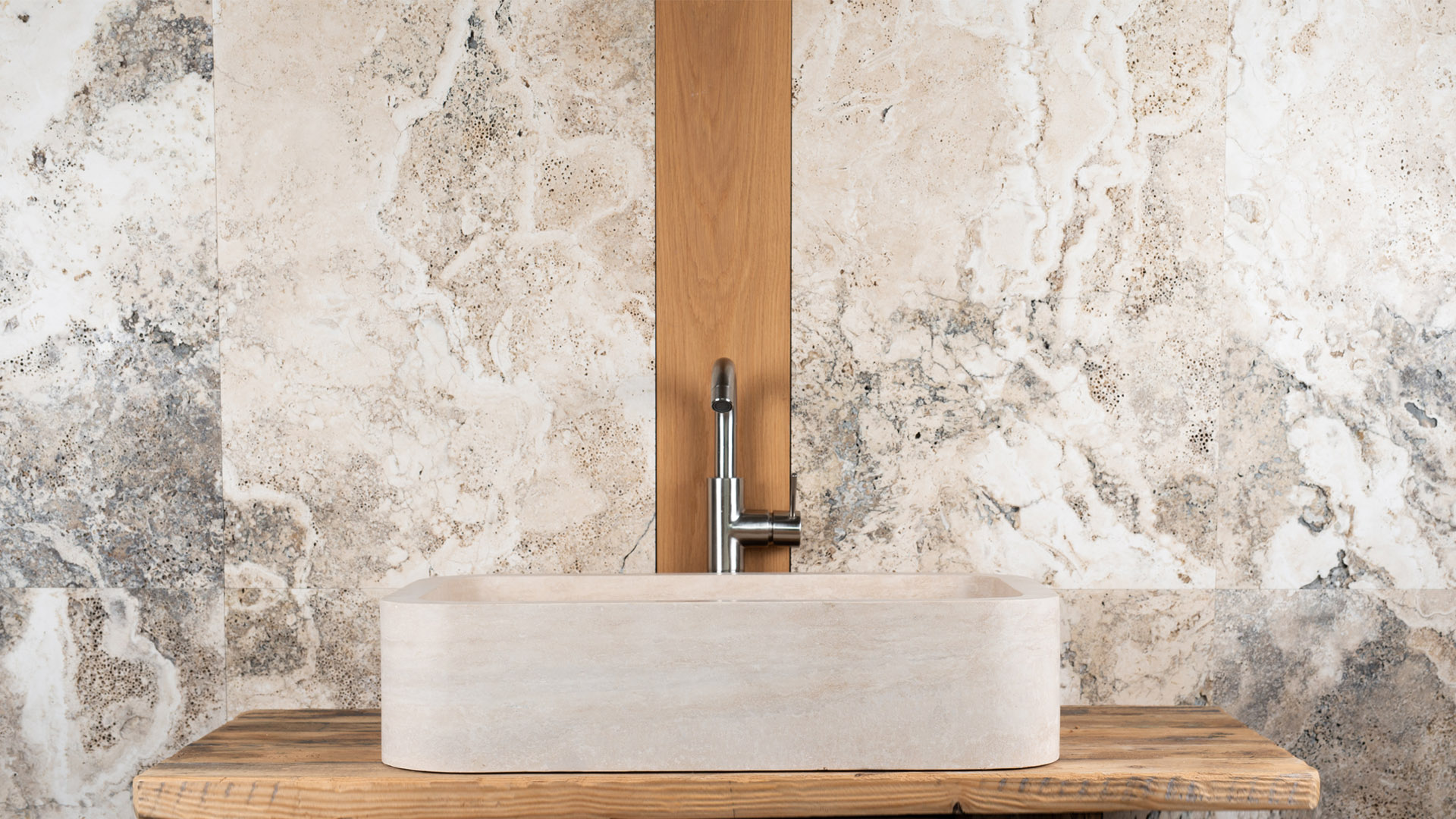 Lavabo stondato in travertino &ldquo;Farm B CH&rdquo;