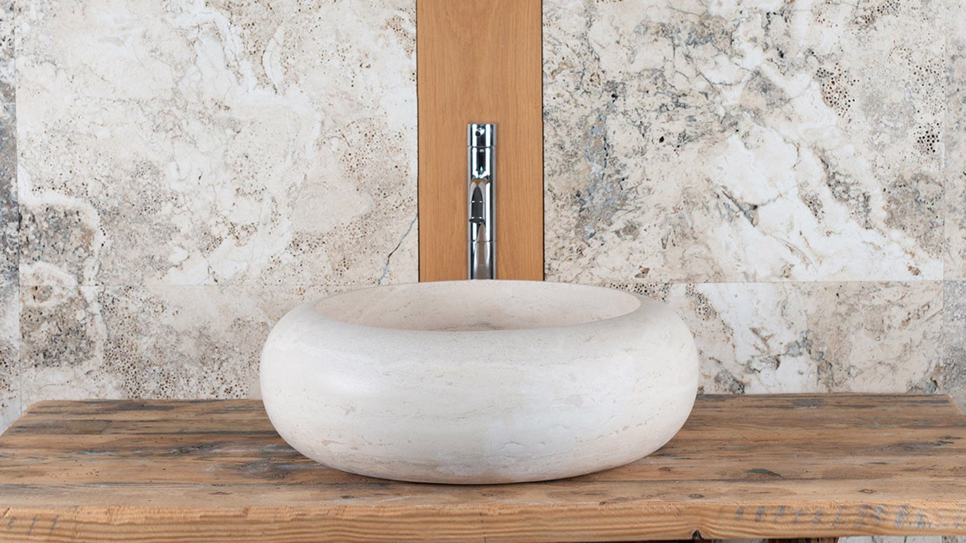 Lavabo da appoggio in travertino &ldquo;Forma&rdquo;