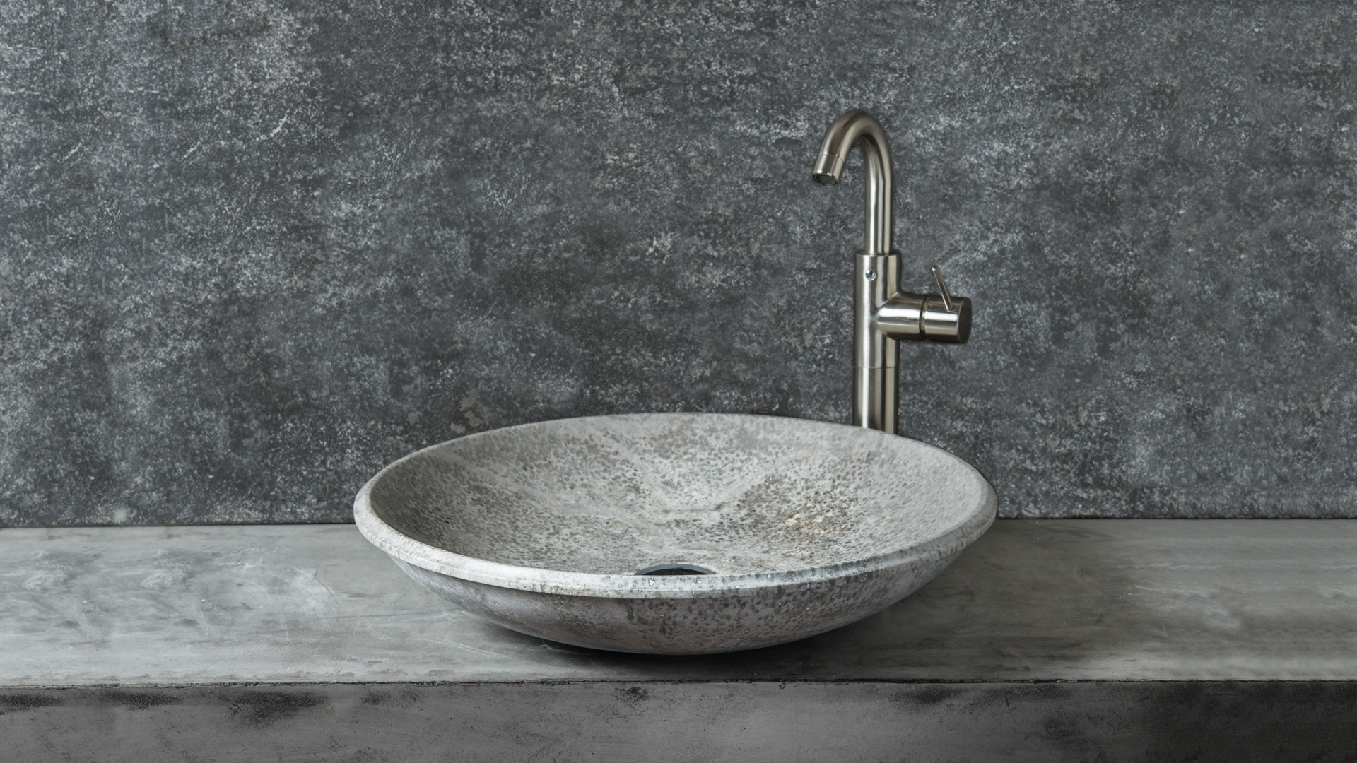 Lavabo design in travertino grigio &ldquo;Fonterutoli Ice&rdquo;