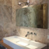 Rivestimento per bagno di travertino toscano di Rapolano