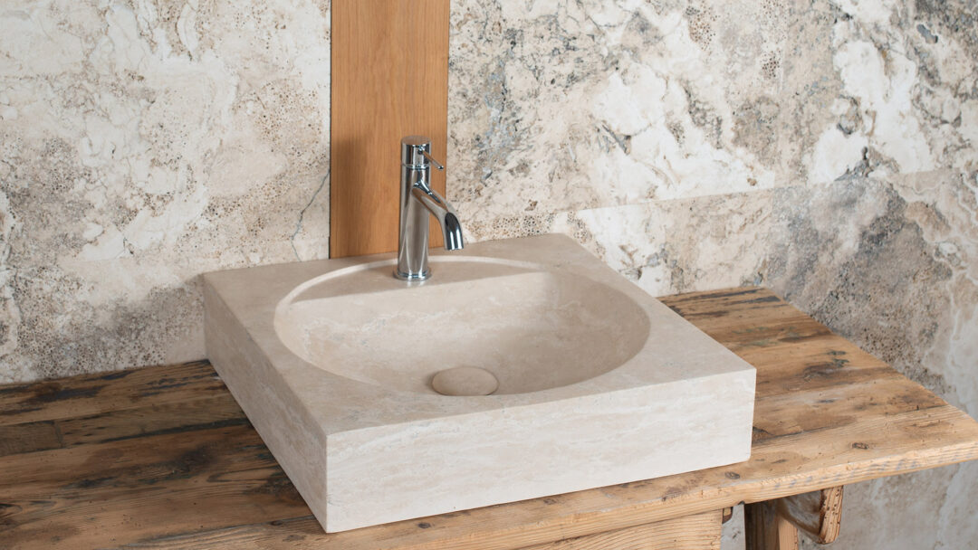Kleines quadratisches Waschbecken aus Marmor