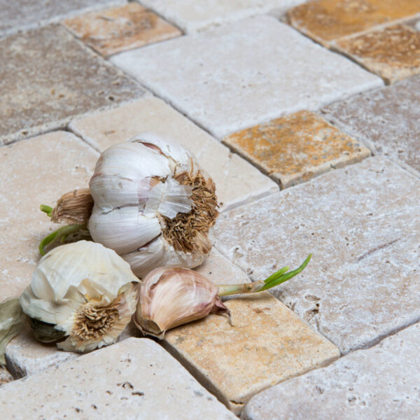 Mosaico in travertino “Mini Comp 40 Multicolor Blend” Ciottolo