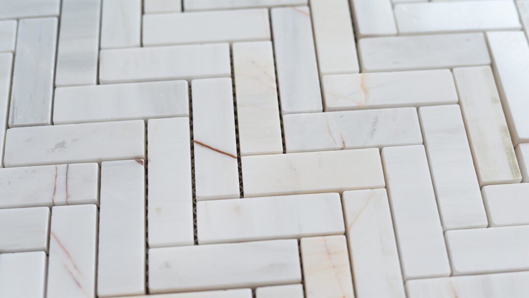 Mosaik aus Marmor Bianco Alba „Spina Piccola“ Glänzend