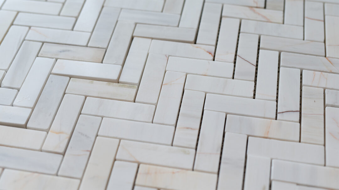 Mosaik aus Marmor Bianco Alba „Spina Piccola“ Glänzend