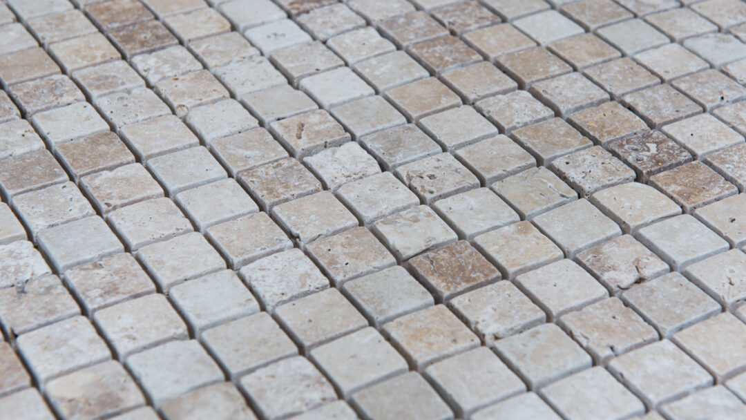 Mosaico-in-travertino-25×25-Multicolor-Rustico-1