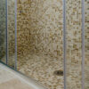 Mosaico su rete in travertino