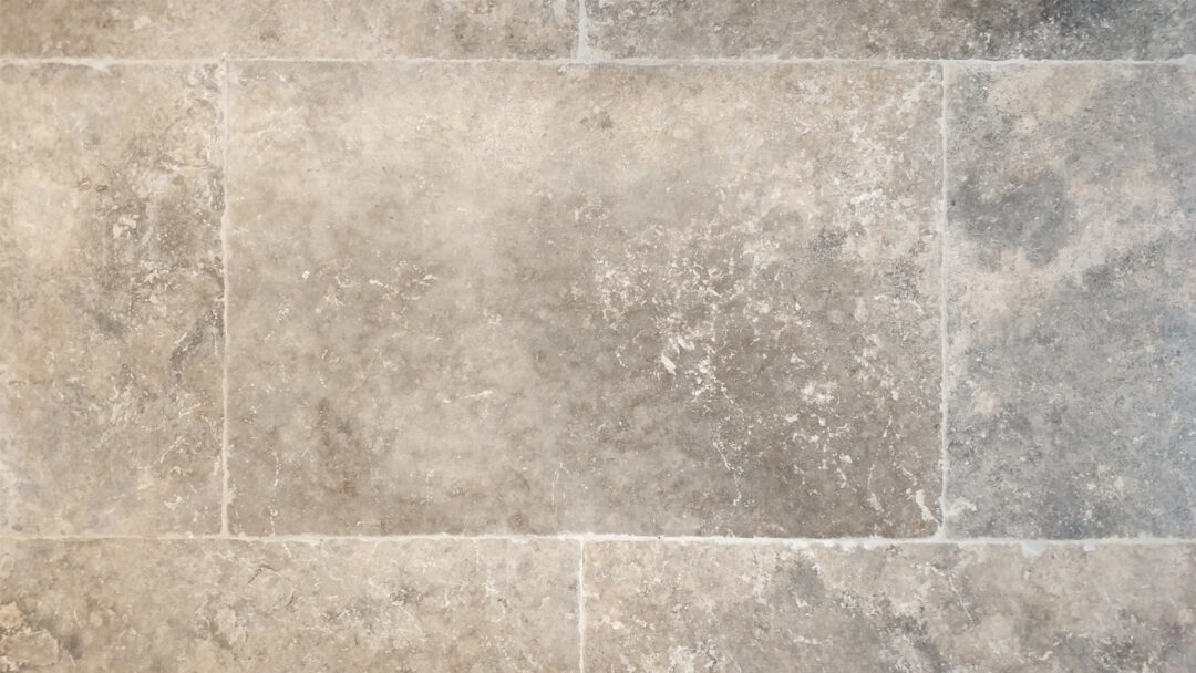 Selezione di travertino Ice (PDR026) con venature color ghiaccio