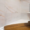 Pdr bianco alba marmo bianco con venature arancio