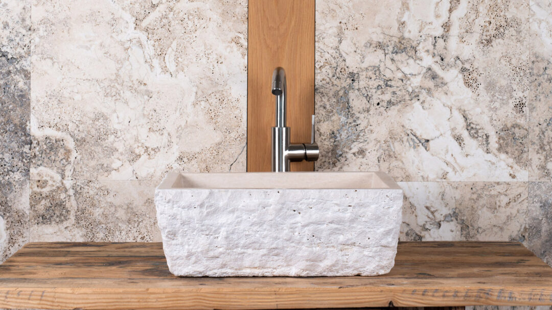 Lavabo rustico in travertino Pilozzo
