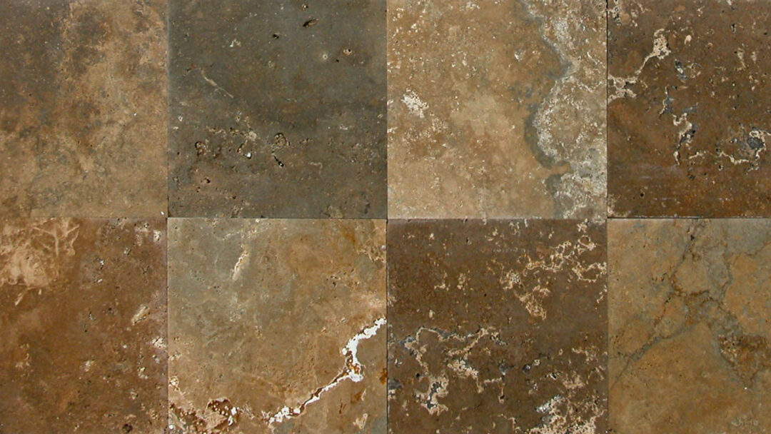 Mattonelle in travertino scuro venato di Rapolano