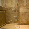 Rivestimento e piatto doccia in travertino Leather Brown