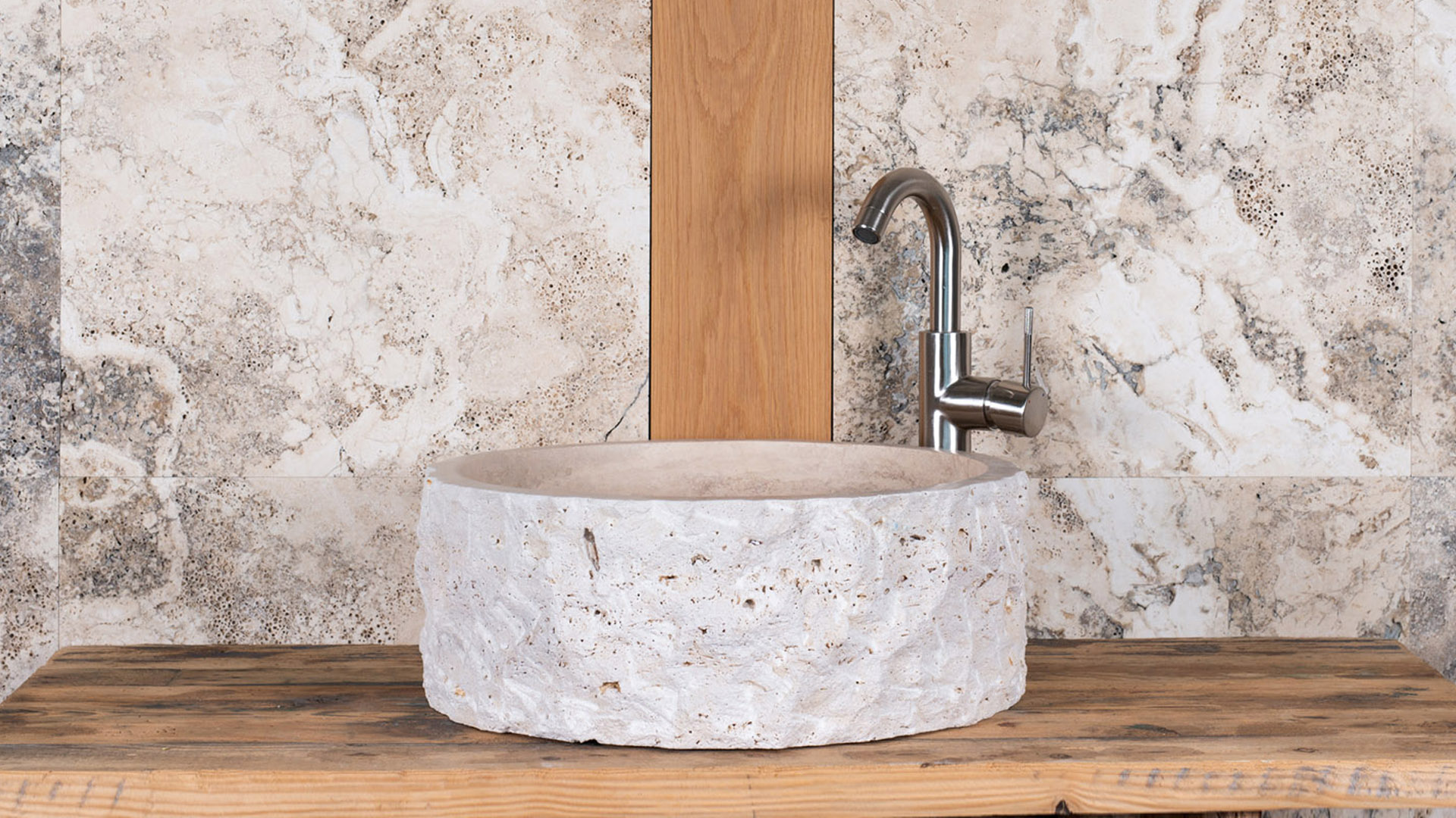 Lavabo rustico in travertino &ldquo;Roccia&rdquo;