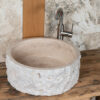 Piccolo lavabo da appoggio in travertino chiaro - Roccia