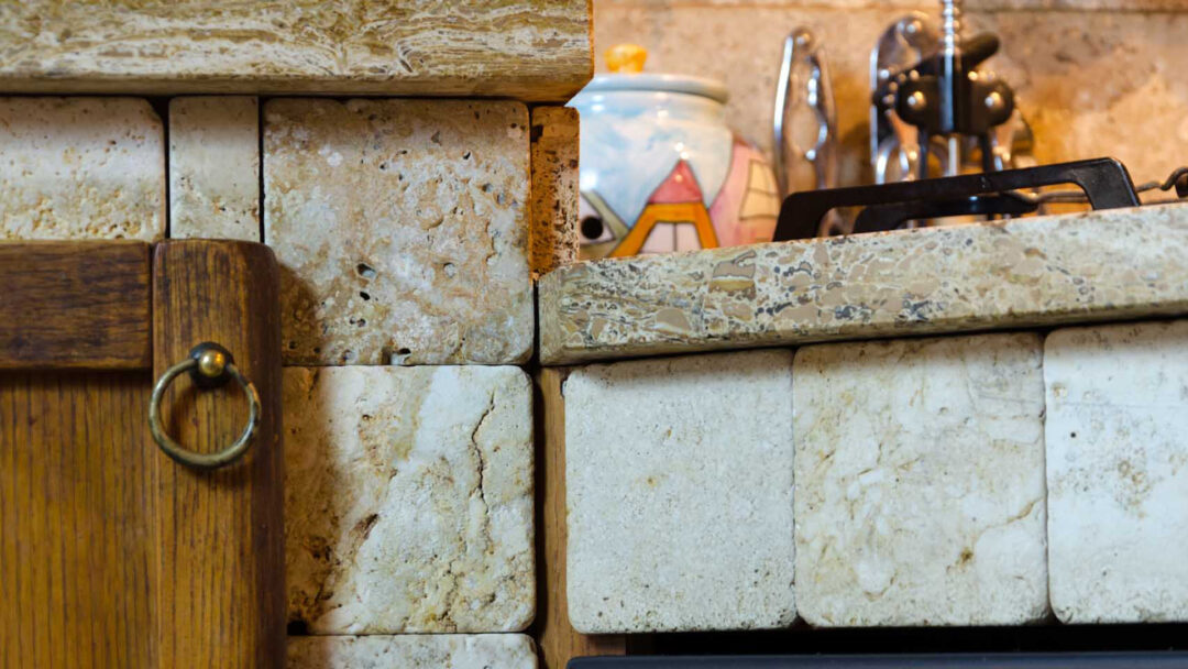 Rivestimento-in-travertino-10×10-ciottolo
