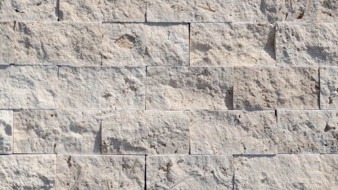 Rivestimento-n-travertino-a-spacco