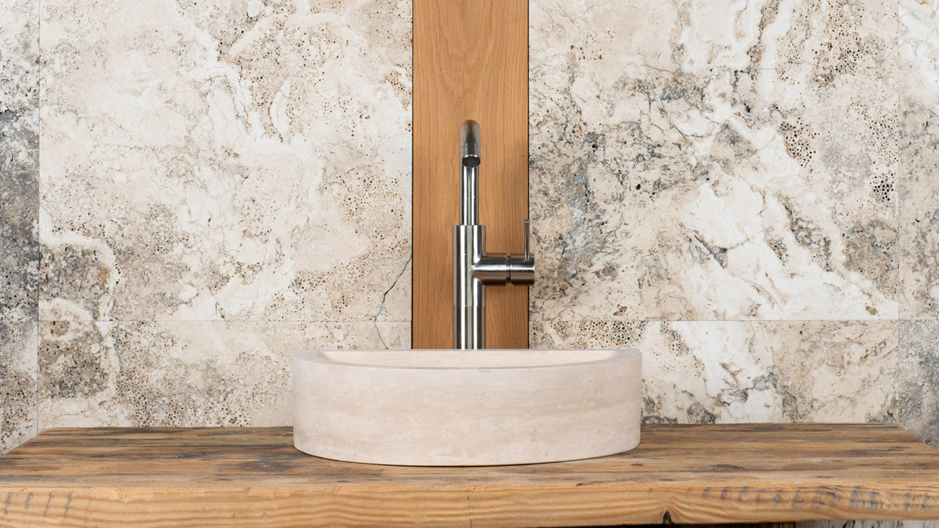 Lavabo piccolo in travertino &ldquo;Santino&rdquo;