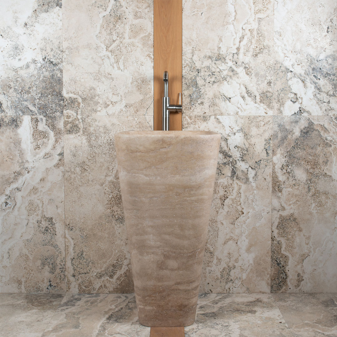 Lavabo a colonna in travertino &ldquo;Trapezio&rdquo;