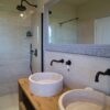 Travertino conrofalda con lavabo abbinato