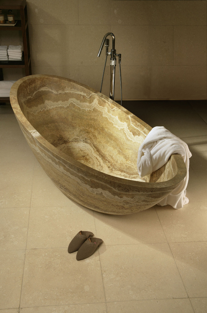 Cradle Bathtub with travertine veins
