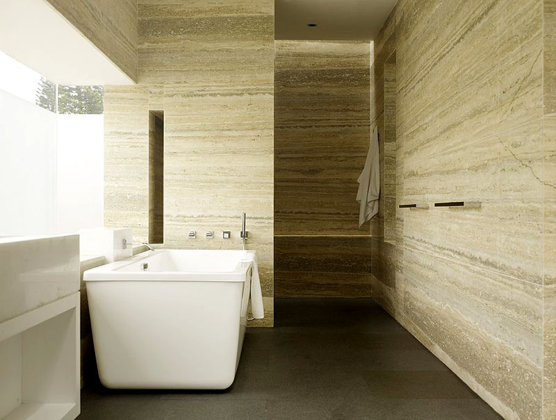 Pareti bagno rivestite in travertino Silver Grey