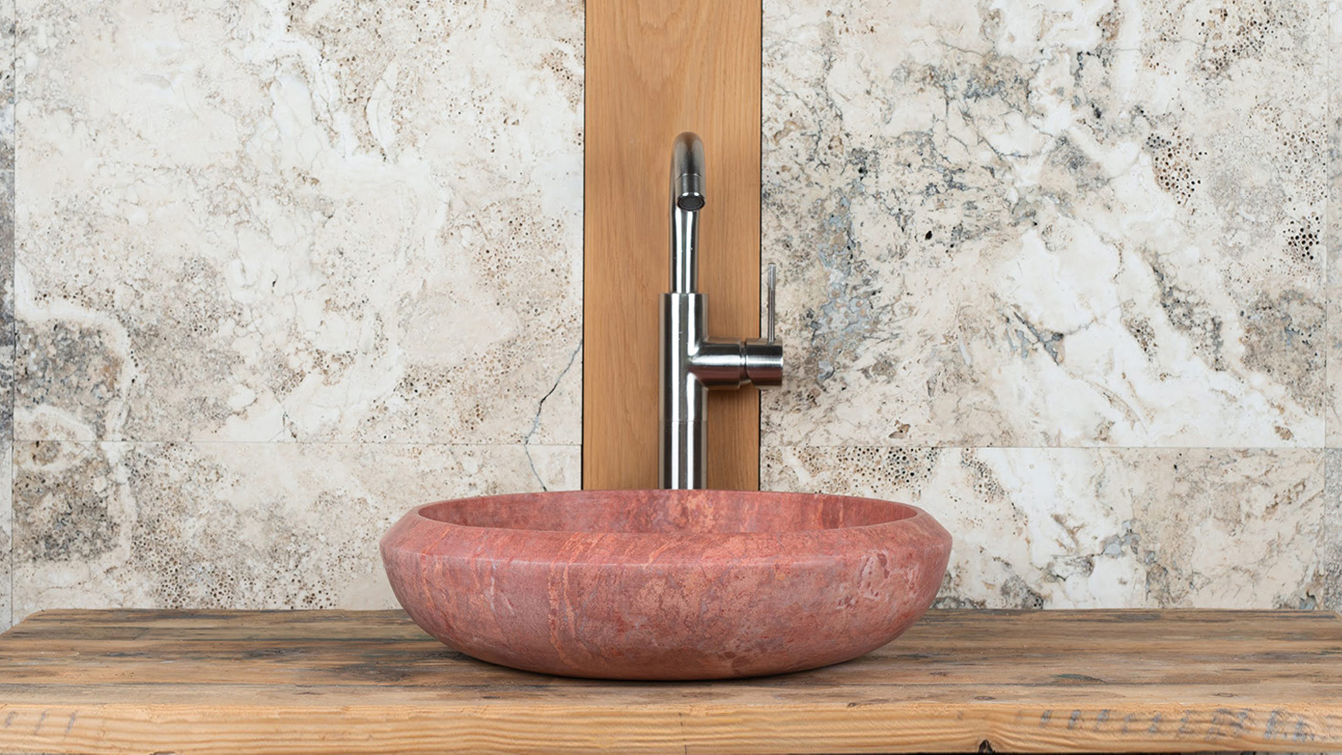 Lavabo piccolo in travertino &ldquo;Essential V&rdquo;