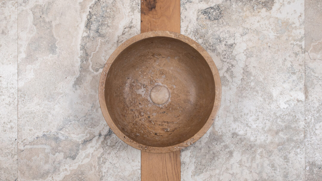 Lavabo da appoggio in travertino Fiano SC per bagno