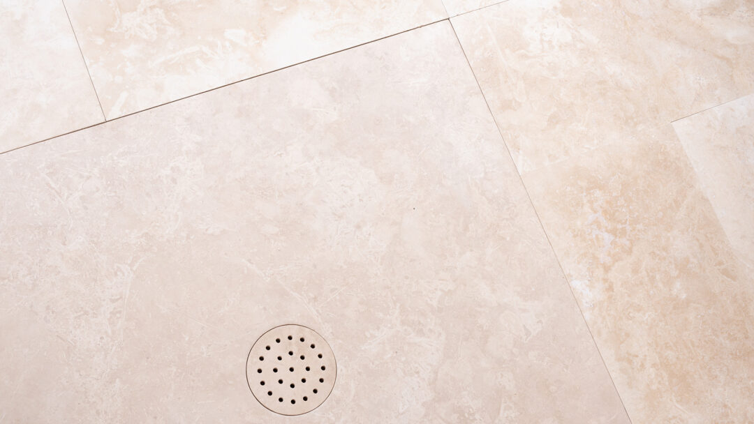 Flat shower base flush with the floor