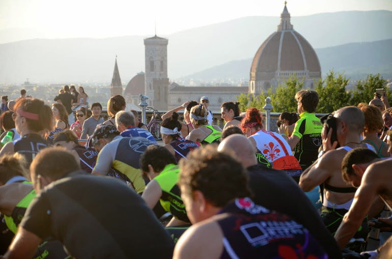 Group cycling pedalando per firmo pietre di rapolano luglio firenze Group cycling pedalando per firmo pietre di rapolano luglio firenze