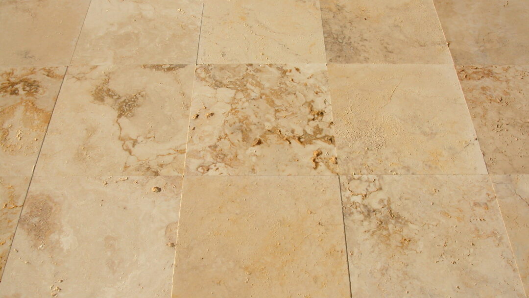 Piastrelle da pavimento e rivestimento in travertino giallo