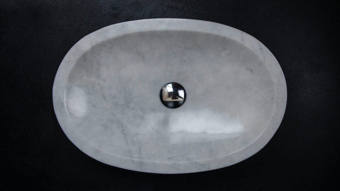 Oval sink in White marble