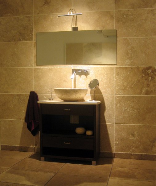 Rivestimento bagno in travertino Becagli