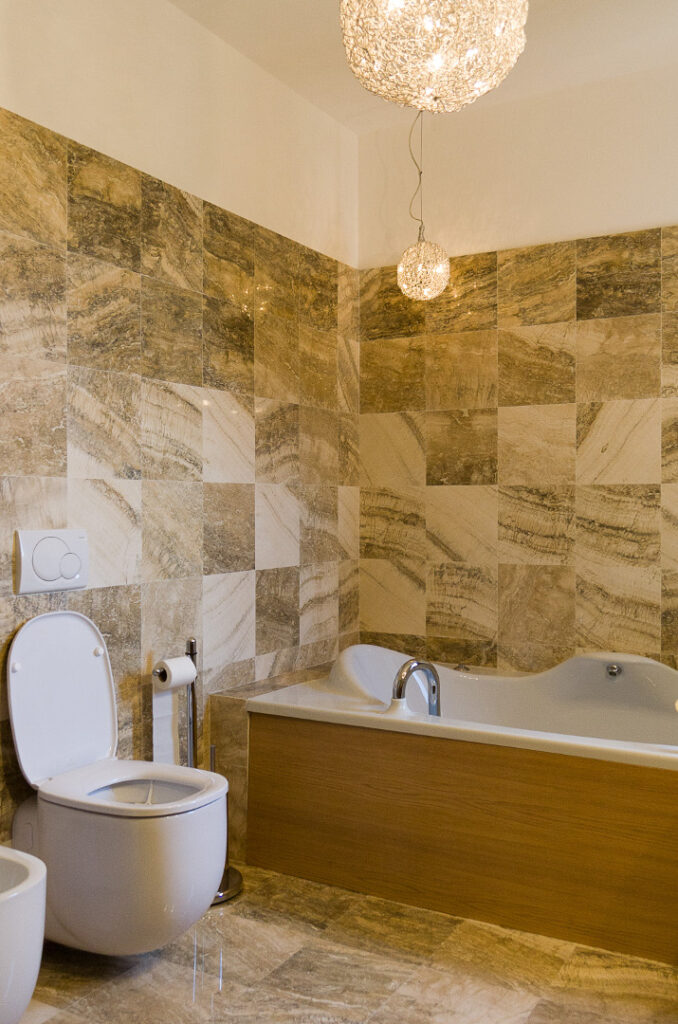 Rivestimento bagno in travertino controfalda Zebra Royal Mattonelle bagno in travertino controfalda Zebra Royal