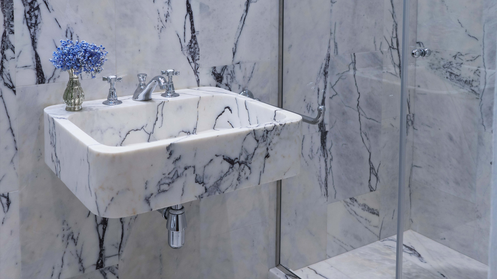 Custom-made sink in Lilac Custom-made marble sink