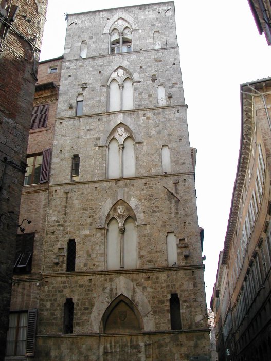 Pietra di Rapolano in Siena