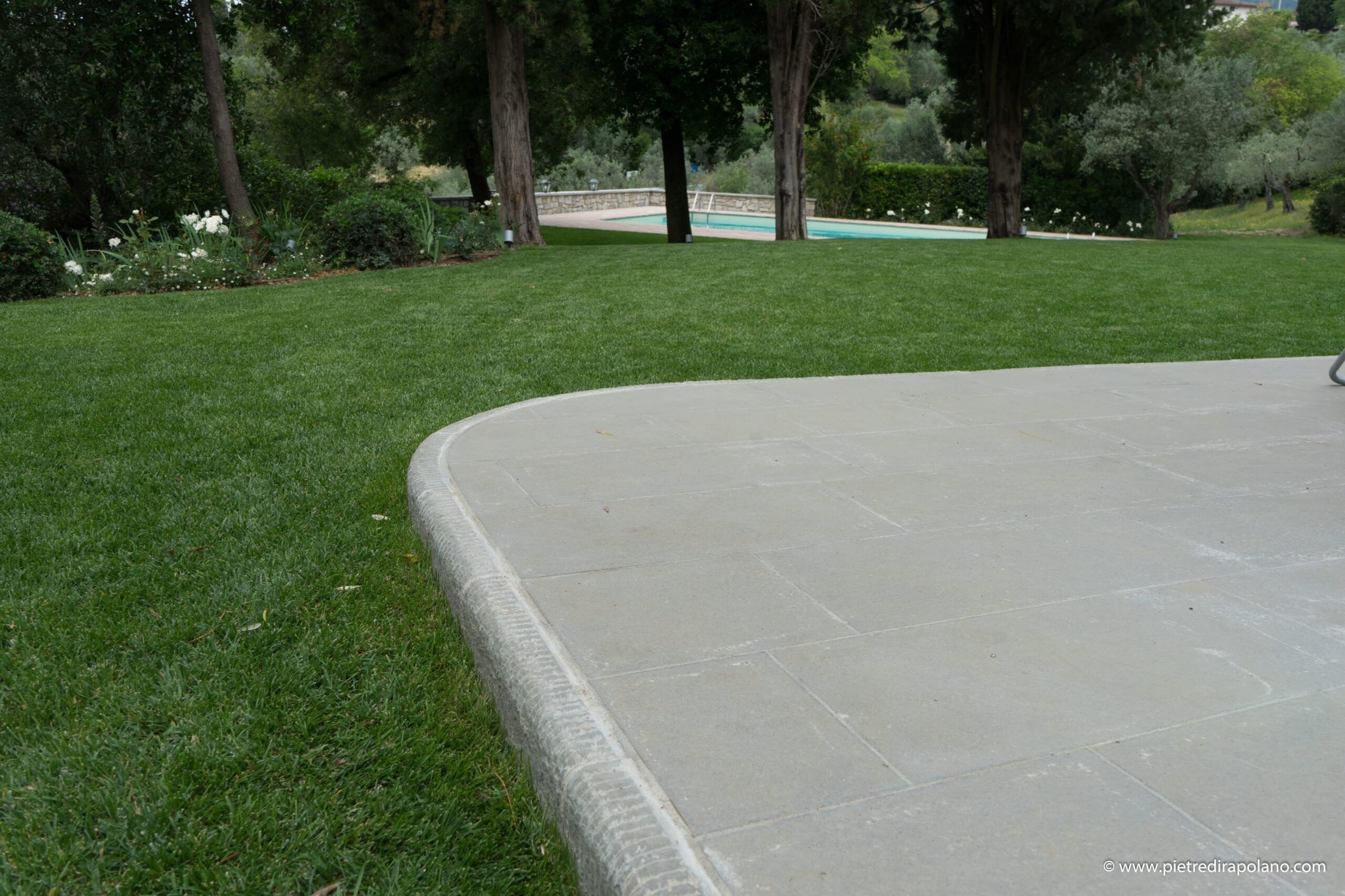 Pietra pavimenti e rivestimenti DSC08092 Cortili in pietra serena